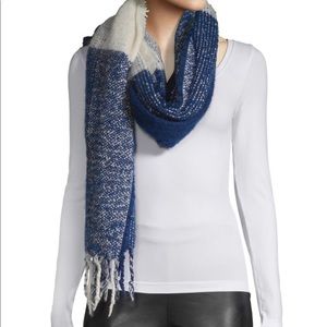 BNWT Etereo Plaid Fringed Blanket Scarf